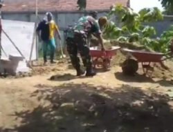 Babinsa Bantu Pengurukan Rumah Warga, Dukungan Nyata Bagi yang Membutuhkan