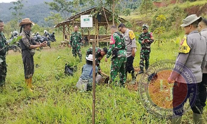 TNI–Polri dan Warga Bersatu, Koramil 1005/Jatinangor Tanam 95 Pohon Cegah Longsor di Gunung Geulis