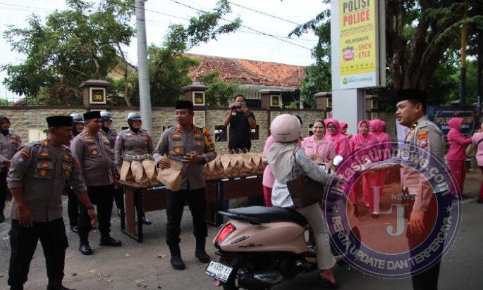 Sinergi di Bulan Ramadhan Polres Sumenep Bersama Lintas Instasi Berbagi Takjil