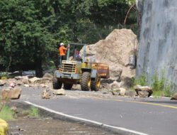 Akses Nasional Lumpuh Akibat Batu Besar Longsor, Tim Gabungan Lakukan Asesmen dan Pemetaan