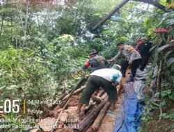 Gerak Cepat Babinsa 0801/03 Arjosari Tinjau Lokasi Tanah Longsor Di Wilayahnya