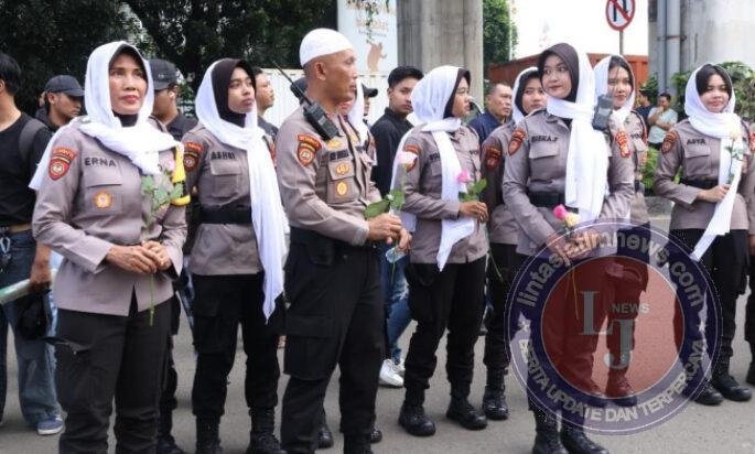 Sejukkan Ramadhan, Polda Metro Jaya Kedepankan Pendekatan Humanis Dan Tim Sholawat Dalam Pelayanan Penyampaian Aspirasi Mahasiswa