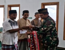 Ramadhan Penuh Berkah, Danramil 0801/10 Punung Hadiri Safari Ramadhan dan Serahkan Bantuan Fakir Miskin