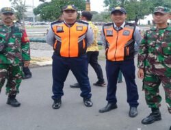 Pastikan Wilayah Binaan Tetap Kondusif, Babinsa Keprabon Bersama Bhabinkamtibmas Laksanakan Patroli & Sambang Warga