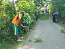Gotong Royong Bersama, Babinsa Koramil 0801/01 Pacitan Dan Warga Bersihkan Wilayah Binaan