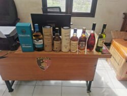 Polrestabes Surabaya Amankan Ratusan Liter Miras Ilegal di Lakarsantri