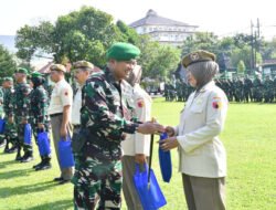 Dandim Ponorogo Bagikan Bingkisan THR. Berkah Bagi Kodim, Bermanfaat Bagi Anggota