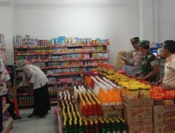 Babinsa Cek Makanan dan Minuman Kedaluwarsa Jelang Lebaran 2026