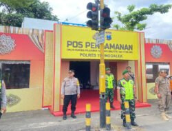 Sinergi TNI-Polri dan Relawan di Durenan, Jaga Kelancaran Arus Mudik Lebaran