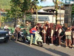 Koramil 0806-13/Dongko Bersama Saka Wira Kartika Tebar Kepedulian lewat Berbagi Takjil Gratis