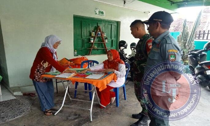 Wujud Nyata Peduli Kesehatan, Babinsa Sondakan Dampingi Posyandu Balita & Lansia di Wilayah Binaan