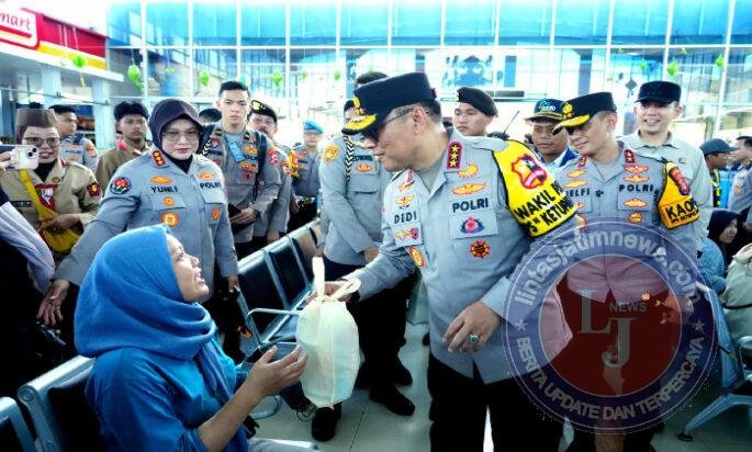 Wakapolri Tinjau Arus Mudik Via Udara, Pastikan Penyeberangan Merak–Bakauheni Terkendali