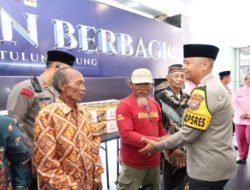 Polres Tulungagung Salurkan Bantuan Sembako Untuk Penggali Kubur dan Bilal Jenazah