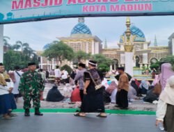 Sinergi TNI-Polri Jaga Kekhusyukan Salat Idul Fitri di Masjid Agung Baitul Hakim