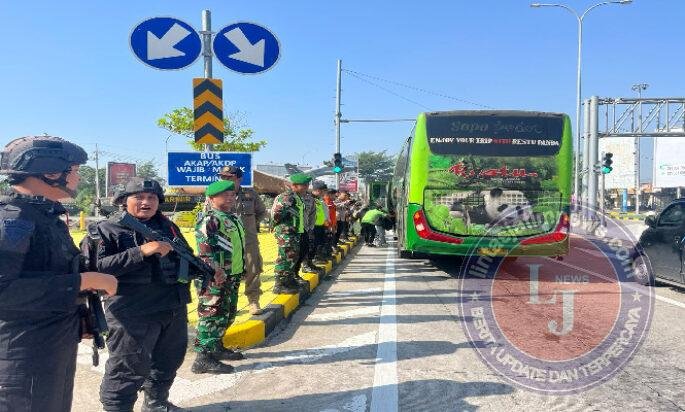 Menjaga di Ujung Perjalanan, Dedikasi Tanpa Henti di Exit Tol Dumpil