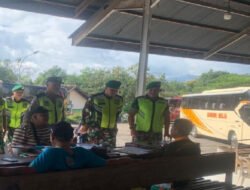 Babinsa Bersama Petugas Gabungan Pantau Langsung Arus Balik