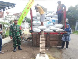 Babinsa Wonocoyo Dampingi Penyerapan 5,6 Ton Gabah Petani ke Bulog Trenggalek