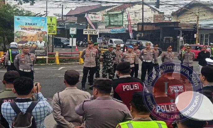 Sinergitas TNI-Polri Perkuat Pengamanan Lebaran Ketupat di Durenan Trenggalek