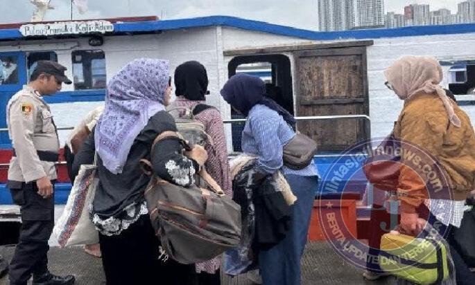 Polsek Kawasan Sunda Kelapa Laksanakan Giat Pengamanan dan Pelayanan Wisatawan di Dermaga Kali Adem Muara Angke