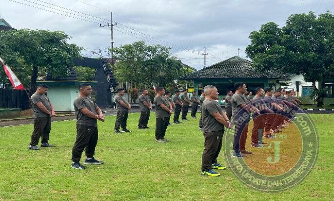 Tingkatkan Kemampuan Prajurit, Kodim 0801/Pacitan Gelar Latihan Pencak Silat Militer (PSM)