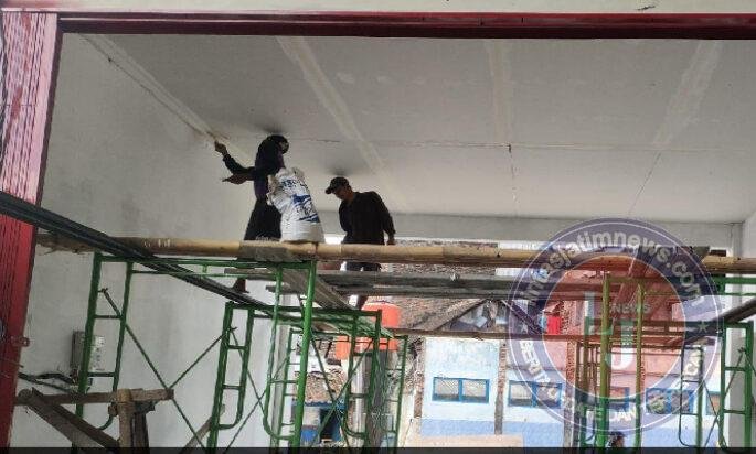 Pastikan Pembangunan Sesuai Rencana, Babinsa Sangkrah Kawal Proyek Pembangunan KDKMP