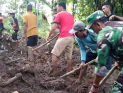 TNI–Warga Bahu-Membahu di Tengah Bencana, Jalan Dusun Mojo Kembali Terbuka