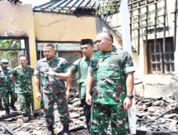 Anggota Terkena Musibah Rumah Terbakar dan Tertimpa Pohon, Dandim Ponorogo Cepat Tanggap Berikan Bantuan