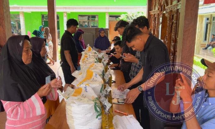 Tembus Medan Ekstrem, Bulog Banyuwangi Salurkan Bantuan Pangan ke Dusun Sukamade