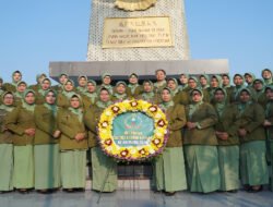 Menapak Jejak Pengabdian, Persit Kodim 0803/Madiun Ziarah ke TMP Sambut HUT ke-80