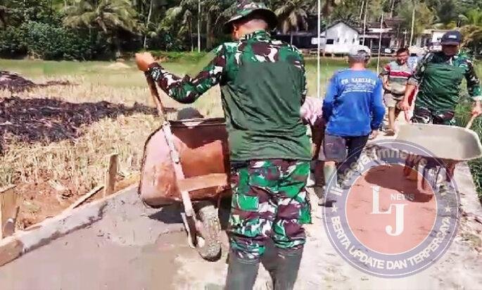 Gotong Royong TNI dan Warga Munjungan Perkuat Jalan Antar Dusun Penopang Ekonomi Desa