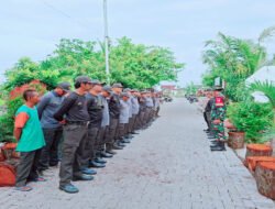 Kolaborasi Babinsa, Linmas, dan Warga Klegen Hidupkan Semangat Gotong Royong Bersihkan Lingkungan