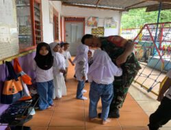 Demi Menjaga Keamanan Wilayah Babinsa Kepatihan Wetan Aktif Berpatroli dan Sambangi Sekolahan di Wilayah Binaan