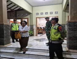 Patroli Malam Paskah di Tirtomoyo: Wujud Nyata Sinergi TNI-Polri Jaga Keamanan Umat