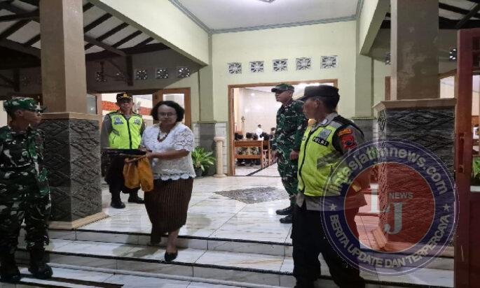 Patroli Malam Paskah di Tirtomoyo: Wujud Nyata Sinergi TNI-Polri Jaga Keamanan Umat