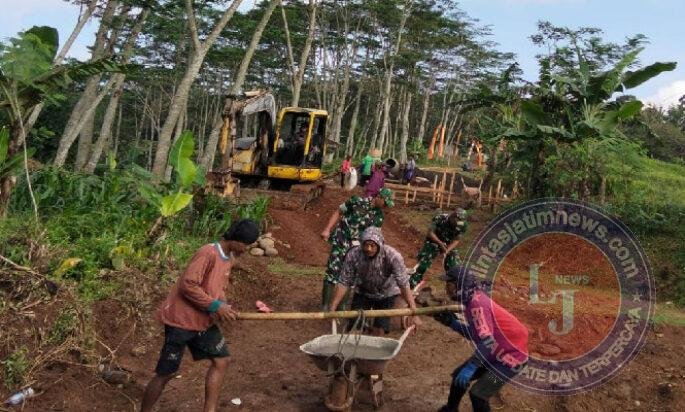 Gotong Royong TNI Dan Warga Dalam Percepatan Pembangunan Jembatan Gantung Garuda