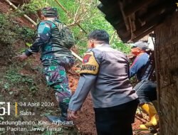 Gerak Cepat Babinsa Koramil 0801/03 Arjosari Tinjau Lokasi Bencana Tanah Longsor Menimpa Rumah Warga