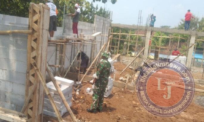 Dorong Ekonomi Warga, Babinsa Turun Langsung Awasi Pembangunan Koperasi