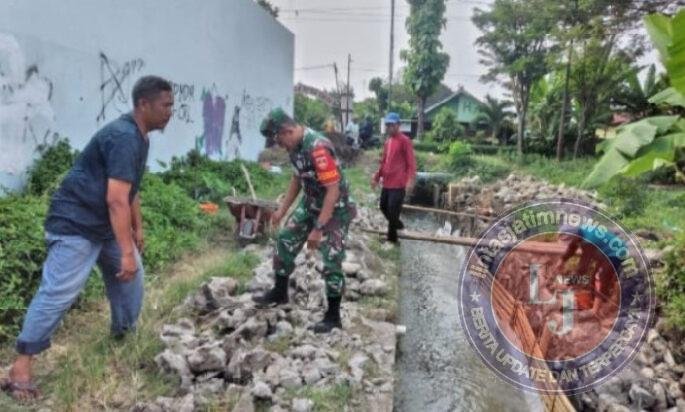 Babinsa Bangun Talud Irigasi Sawah Bersama Warga