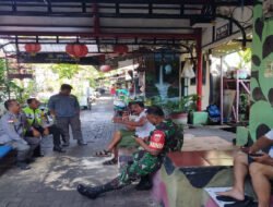 Tingkatkan Keamanan Babinsa Sudiroprajan Bersama Linmas Gelar Patroli Dan Komsos Di Wilayah Binaan