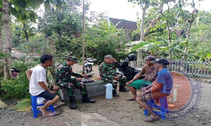 Babinsa Ajak Warga Aktifkan Kembali Kerja Bakti Demi Kebersihan Lingkungan