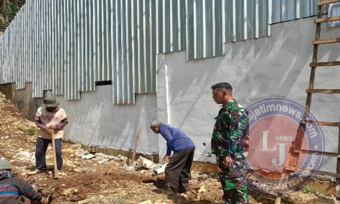 Babinsa Wonogiri Awasi Pembangunan Koperasi Desa: Target Selesai Tepat Waktu, Warga Petirsari Semringah!