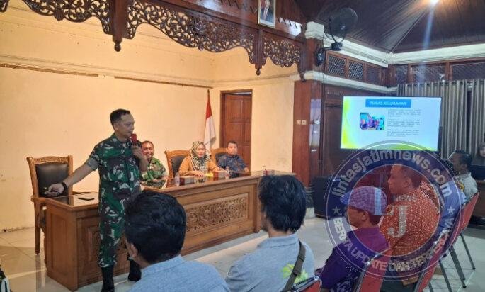 Sosialisasi Pemilahan Sampah & Pelatihan Pembuatan Kompos, Babinsa Kepatihan Wetan Ajak Warganya Jaga Kebersihan Lingkungan