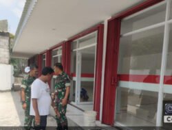 Babinsa Kelurahan Sangkrah Awasi Pembangunan KDKMP, Target Selesai Tepat Waktu