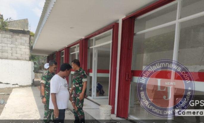 Babinsa Kelurahan Sangkrah Awasi Pembangunan KDKMP, Target Selesai Tepat Waktu