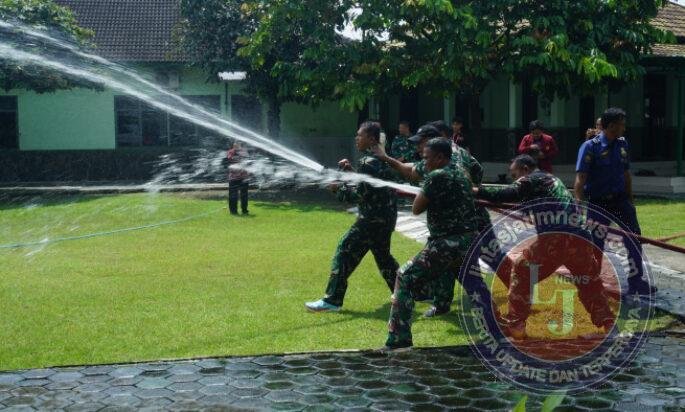 Tingkatkan Kesiapsiagaan, Kodim 0735/Surakarta Gelar Sosialisasi Dan Simulasi Pemadaman Kebakaran