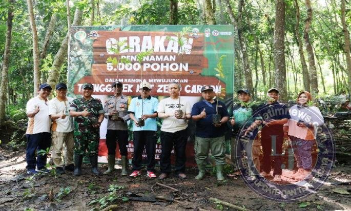 TNI Tanam 5.000 Pohon di Trenggalek, Aksi Nyata Menuju Net Zero Carbon 2045
