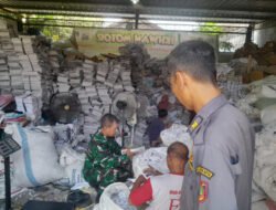 Peran Serta Babinsa Joyotakan Dalam Proses Bank Sampah