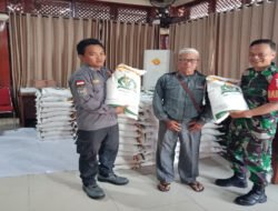Peran Aktif Babinsa Kepatihan Wetan Dalam Pendistribusian Bantuan Beras Kepada Warga Kurang Mampu