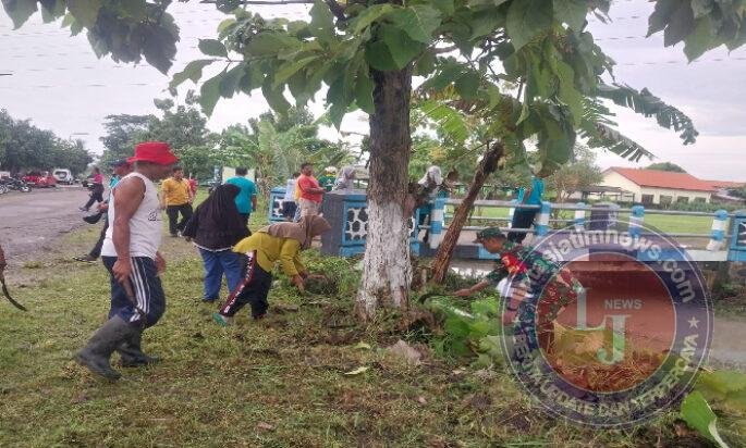 Sinergi Babinsa dan Warga Bakur, Ciptakan Lingkungan Bersih dan Sehat