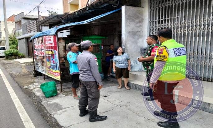 Bersama Bhabinkamtibmas & Linmas Babinsa Sudiroprajan Laksanakan Patroli, Jaga Kondusifitas Lingkungan